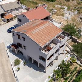 Apartments Andrija, hotel u gradu Rtina