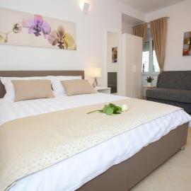 Summer Lounge Apartments