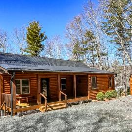 Whispering Pines Retreat, Hotel in Fleetwood