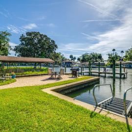 2 Mi to Homosassa Springs: Riverfront Home w/ Dock, hotel in Homosassa