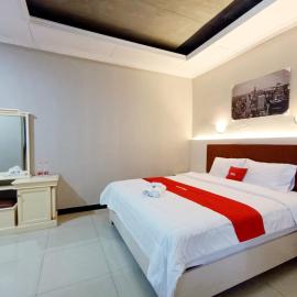 Hotel Istana Syariah Pekalongan by Hello Room, viešbutis mieste Pekalonganas