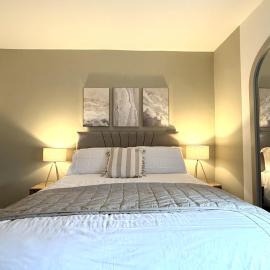 The Whitchurch Apartment- The Painted Rooms