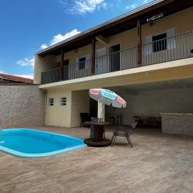 Casa de temporada em Lindoia - Com piscina e churrasqueira