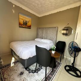 Horus Private Room, готель у місті Габороне