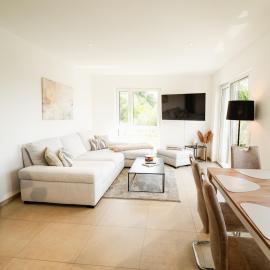 neue 90qm Ferienwohnung mit 3 Schlafzimmern in Seenähe, hotel di Pouch