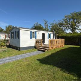 Low Budget - Luxe 4 persoons chalet met TV aan het Lauwersmeer, hotel in Lauwersoog
