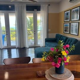 360 Suites, Seaside Luxury, 4 Bedrooms, 3 Bath, hotel Caye Caulkerben
