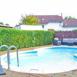 Wellness & Fun am Bodensee - mit Pool, Kino, Tischkicker und Terrasse, hotel en Markdorf