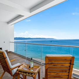 Beachfront 2BR Condo - Resort Pools & Scenic Balcony Views