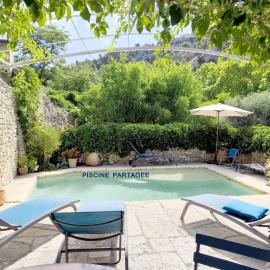 Les trois gites, hotel a Robion en Luberon