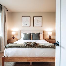 Prime Eagle River Stay - Walkable Location, hotel a Eagle River