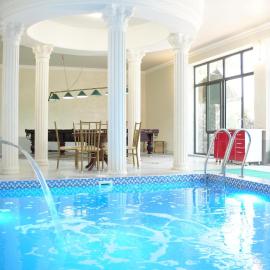 Royal Pool Cottage, hotel in Shymkent