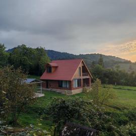 Shemoqmedi Chalet, hotel i Zemo Makvanetʼi