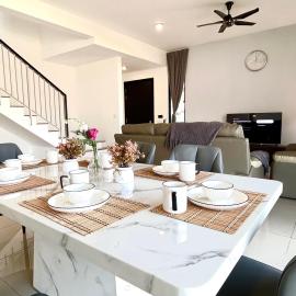 Corner House BBR fit 1-14 Pax near Setia Alam SCCC, hotel u gradu 'Klang'