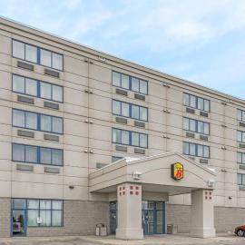 Super 8 by Wyndham Mississauga, viešbutis mieste Misisoga