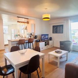 Bel appartement, proche gare, Poissy- Ouest Paris, hotel in Poissy