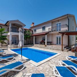 Villa Kiko, a private oasis in Labin、Vinežのホテル