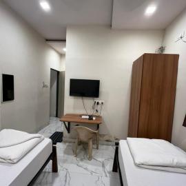 Red House Hostels - POWAI HOSTELS GROUPS, hotel em Mumbai