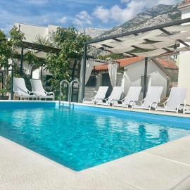 Summer app Pool spa Jacuzzi city center