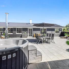 Holiday Home Erna - 400m from the sea by Interhome, hotel em Sæby