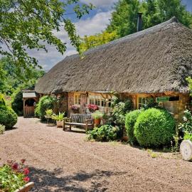 Idyllic English Thatched Cottage - The Coach House