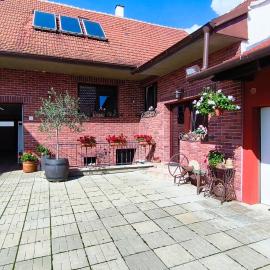 Penzion Vinařský dvorek, hotel a Velké Němčice