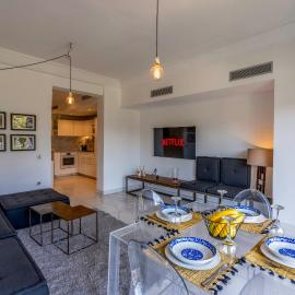 Luxury Oasis 2 Bedroom and Free Parking in Hivernage