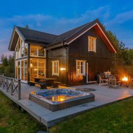 Villa Heidi · Mjøsa-utsikt · Jacuzzi Badstu · 30 min OSL, hotel em Ulven