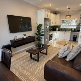 The Urban Elm Guesthouse، فندق في Modderfontein