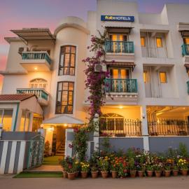 FabHotel V9 - 800m From Calangute Beach – hotel w mieście Marmagao