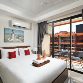 1bdr apartment NaiHarn Beach condo by Capital Pro