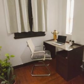 Room in shared flat, Art Deco apartament in center city, hotel in Montevideo