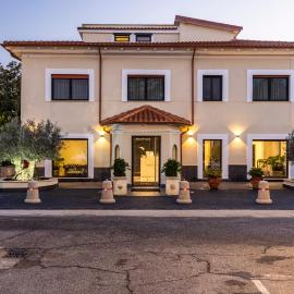 Eurogarden Hotel, hotelli Roomassa