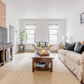 Luxury Couples Retreat - 15 min to NYC, PATH - Quiet & Stylish Duplex