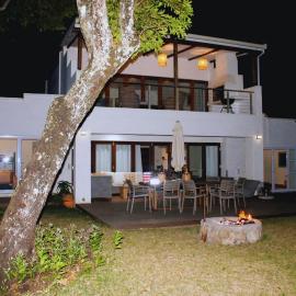 Woodlands Beach Villa