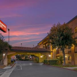 Best Western Plus Pleasanton Inn, hotel u gradu 'Pleasanton'