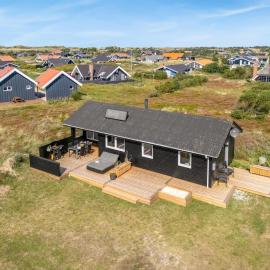 Lovely Holiday Home, Renovated In 2025, Located Only 800 Meters From The North Sea, hotel i Nørre Lyngvig