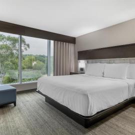 Best Western Plus Chocolate Lake Hotel - Halifax، فندق في هاليفاكس