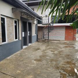 Hen-Cap Apartment Services, hotell i Agege