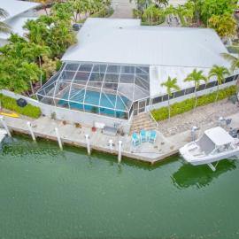 Sombrero Shores - Waterfront Oasis w Pool, 63 Dock, hotel em Marathon