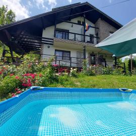 Casuta cu Trandafiri, hotel a Slănic