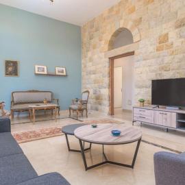 Beit Salima 3BR House with Pool and Terrace, hotel u gradu Al Qannābah