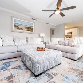 The Riverwalk Retreat Chic Downtown 2BR Condo, hotel in Fort Myers