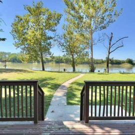 Waterfront 4BR House w Sunset View & Fenced Yard, hotel v destinácii Saint Joseph