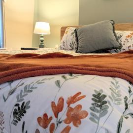 Relaxing Rustic Oasis II, Unit B - 6 minute walk to Downtown! Cyclists Welcome!