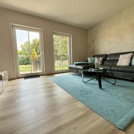 Ferienwohnung Emil - barrierefrei mit Fahrstuhl und Carport in ruhiger Altstadtlage von Ballenstedt, hotel in Ballenstedt