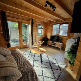 Chalet cosy & jacuzzi privé en option payante - Paris & Disney, hotel in Ormesson-sur-Marne
