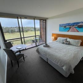 Coastal Cove Suite - with heated pool near Hot Springs & Golf