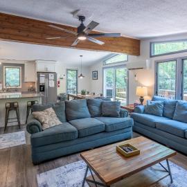 Lake Harmony Estates Family Home w/ Beach Access, hotel v destinaci Lake Harmony