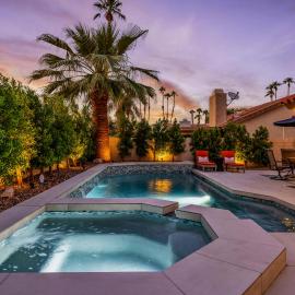 Azure Oasis-Saltwater Pool & Spa with Putting green!, hotel i Palm Desert